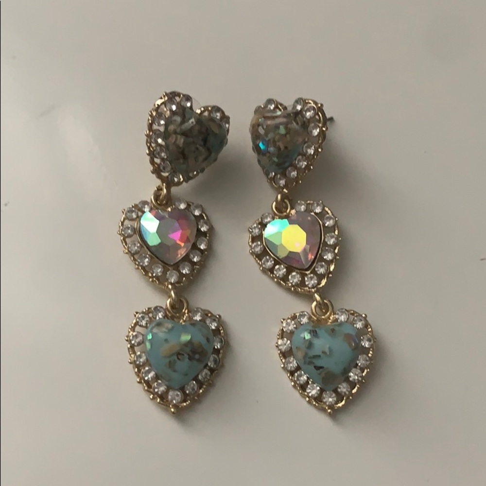 super cute dangly heart earrings